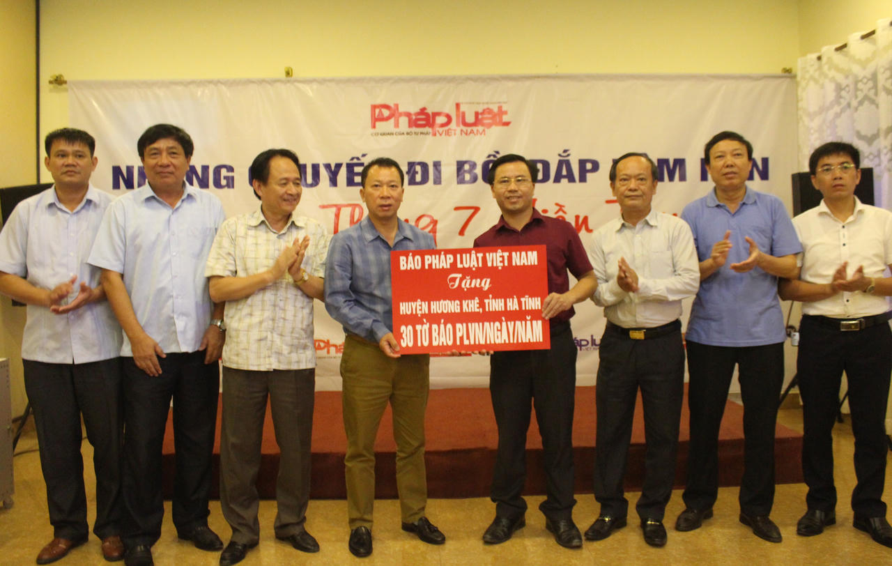 Báo PLVN trao “Mái ấm tư pháp” cho cán bộ tư pháp có hoàn cảnh éo le tại Hà Tĩnh