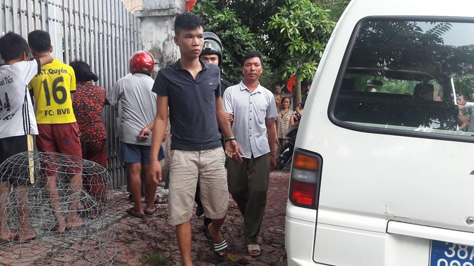 Hàng trăm cảnh sát đột kích phá sới gà 'khủng' bên sườn núi