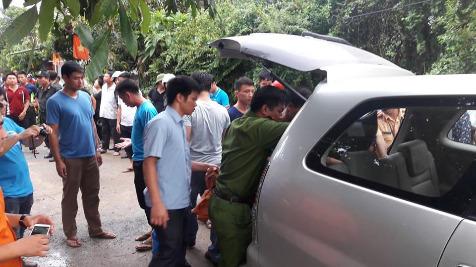 Hàng trăm cảnh sát đột kích phá sới gà 'khủng' bên sườn núi