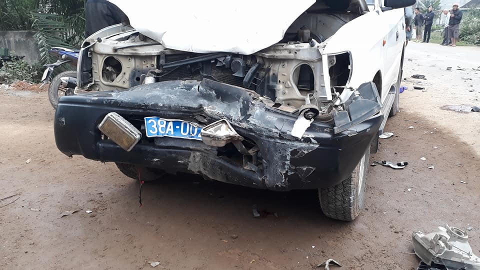 Hà Tĩnh: Va chạm với ô tô biển xanh, 3 thanh niên tử vong tại chỗ