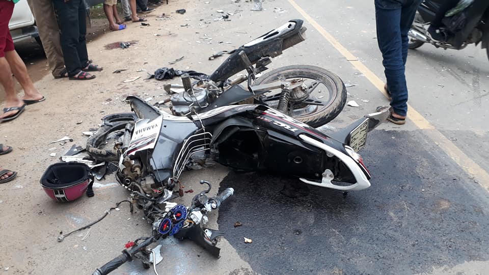 Hà Tĩnh: Va chạm với ô tô biển xanh, 3 thanh niên tử vong tại chỗ