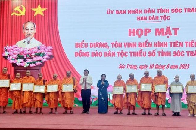 Biểu dương nhiều tấm gương điển hình trong đồng bào dân tộc thiểu số ở Sóc Trăng