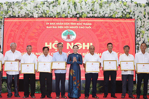 Tôn vinh nhiều tấm gương người cao tuổi làm kinh tế giỏi tỉnh Sóc Trăng
