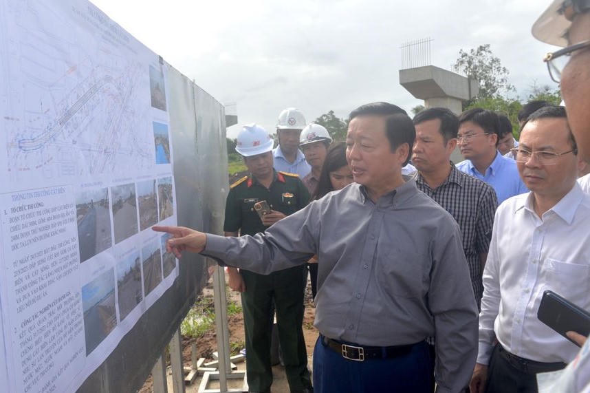 Phó Thủ tướng Trần Hồng Hà kiểm tra thực địa thi công cao tốc Cần Thơ - Hậu Giang - Cà Mau