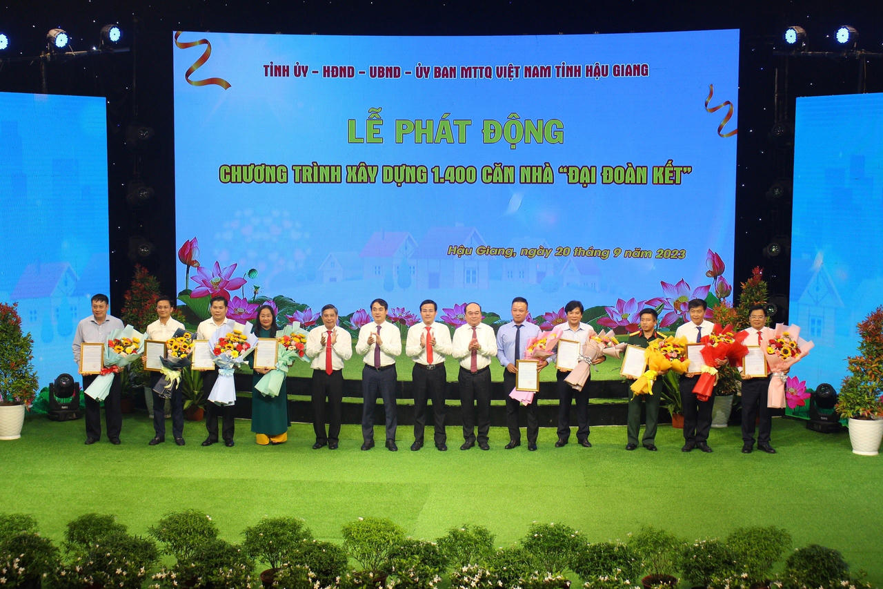 Hậu Giang phát động chương trình xây 1.400 căn nhà Đại đoàn kết