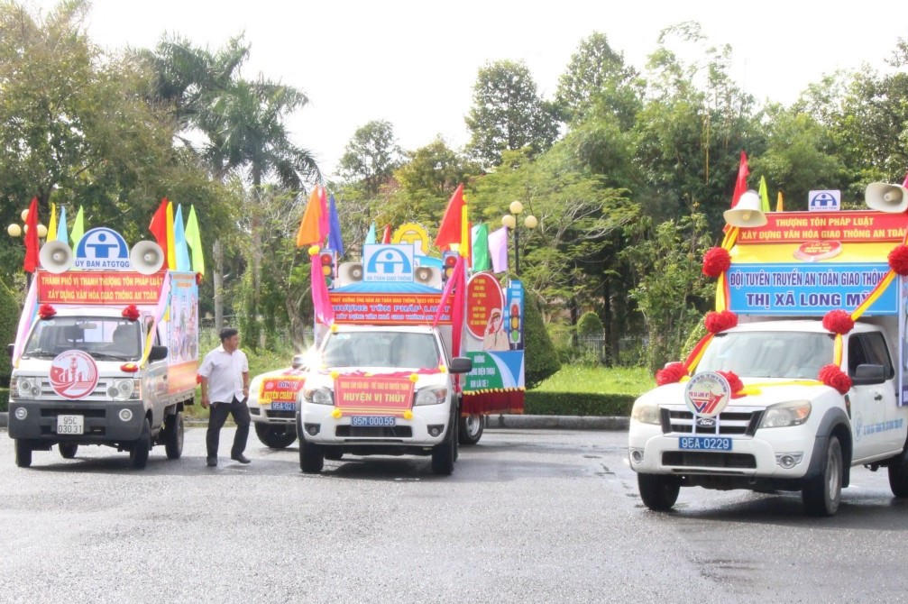Thi Tuyên truyền lưu động về An toàn giao thông tại Hậu Giang