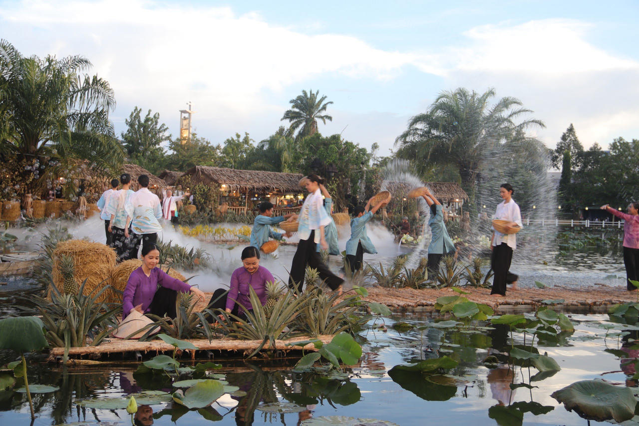 “Áo bà ba xưa và nay - Những cung bậc cảm xúc” còn đó