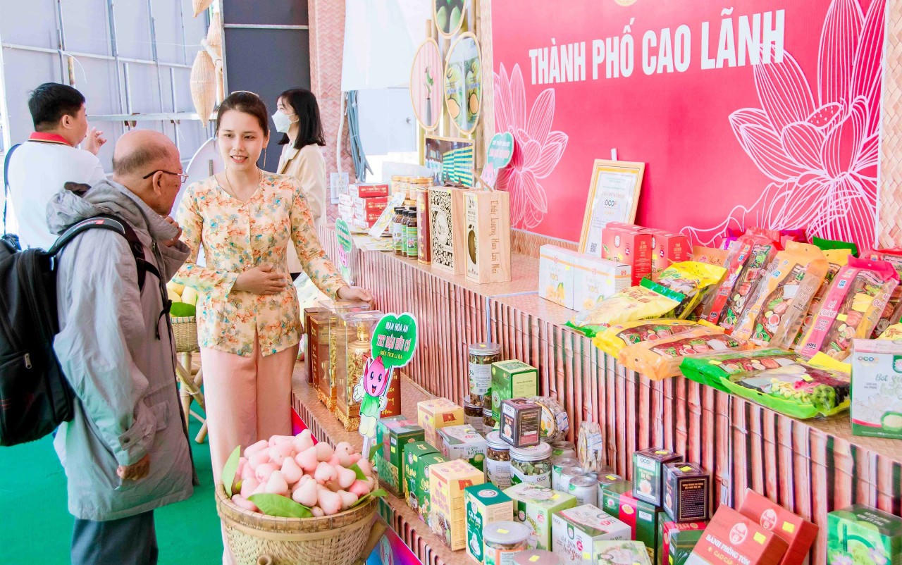 Đồng Tháp: Khai mạc không gian trưng bày ngày hội “Hội quán Đất Sen hồng”