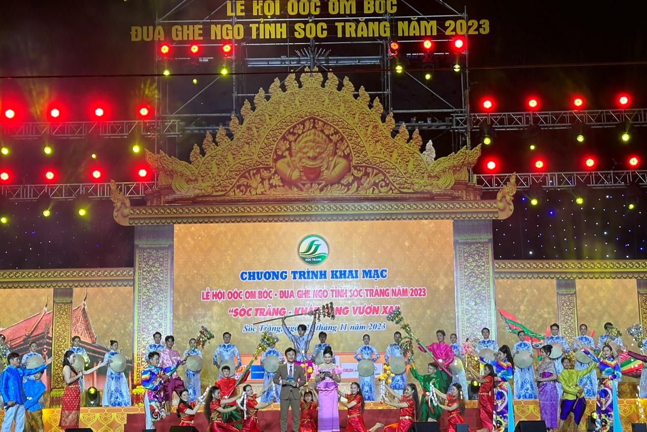 Tưng bừng Lễ hội Óoc Om Bóc - Đua ghe Ngo năm 2023