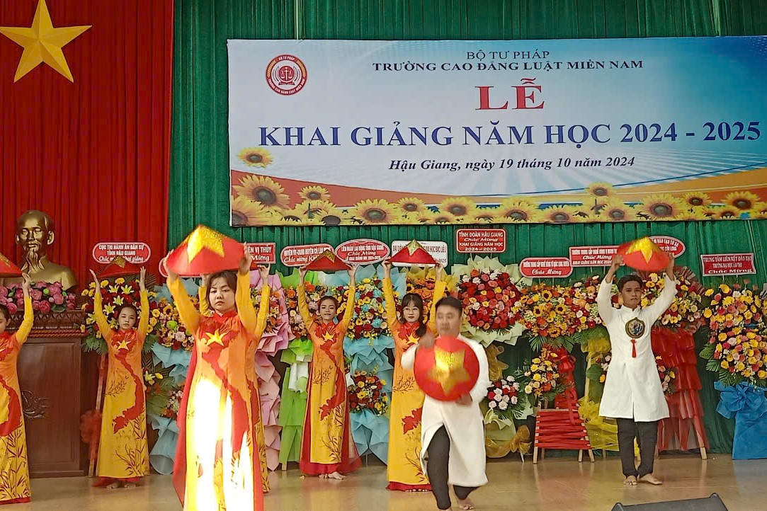 Trường Cao đẳng Luật miền Nam khai giảng năm học mới, trao bằng tốt nghiệp cho 175 sinh viên
