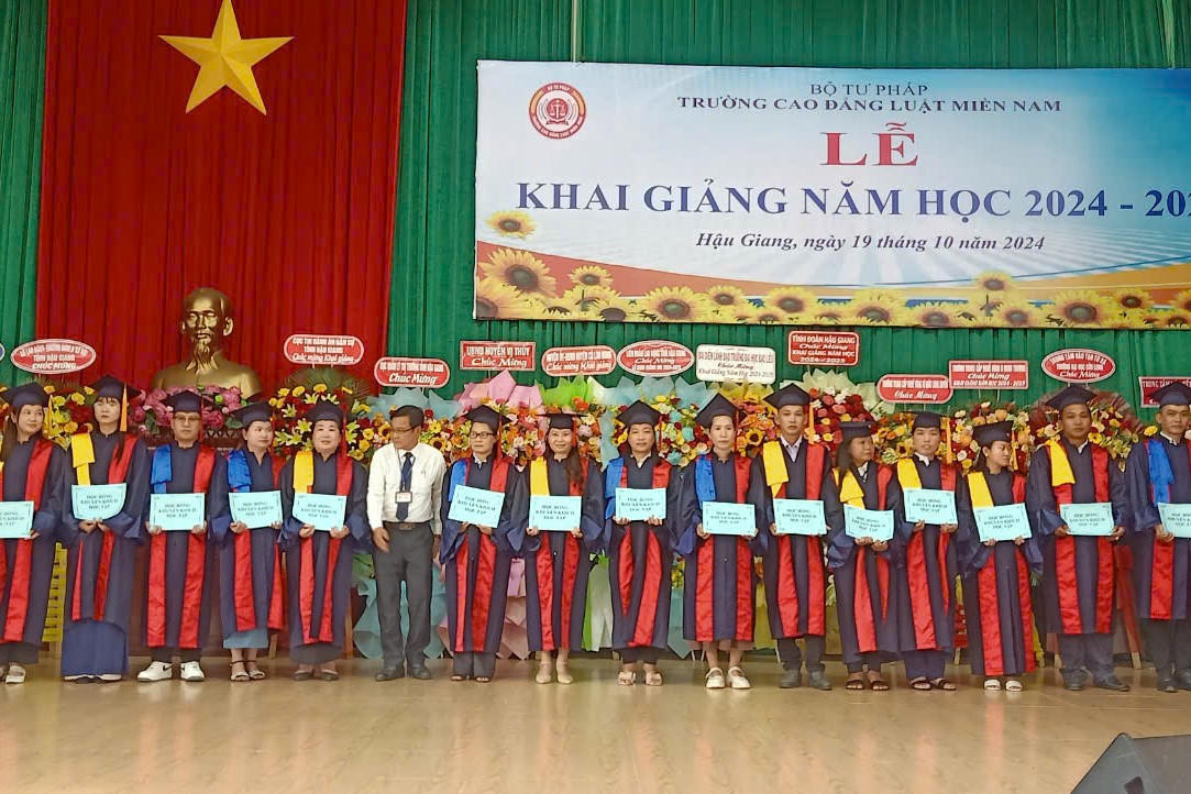Trường Cao đẳng Luật miền Nam khai giảng năm học mới, trao bằng tốt nghiệp cho 175 sinh viên