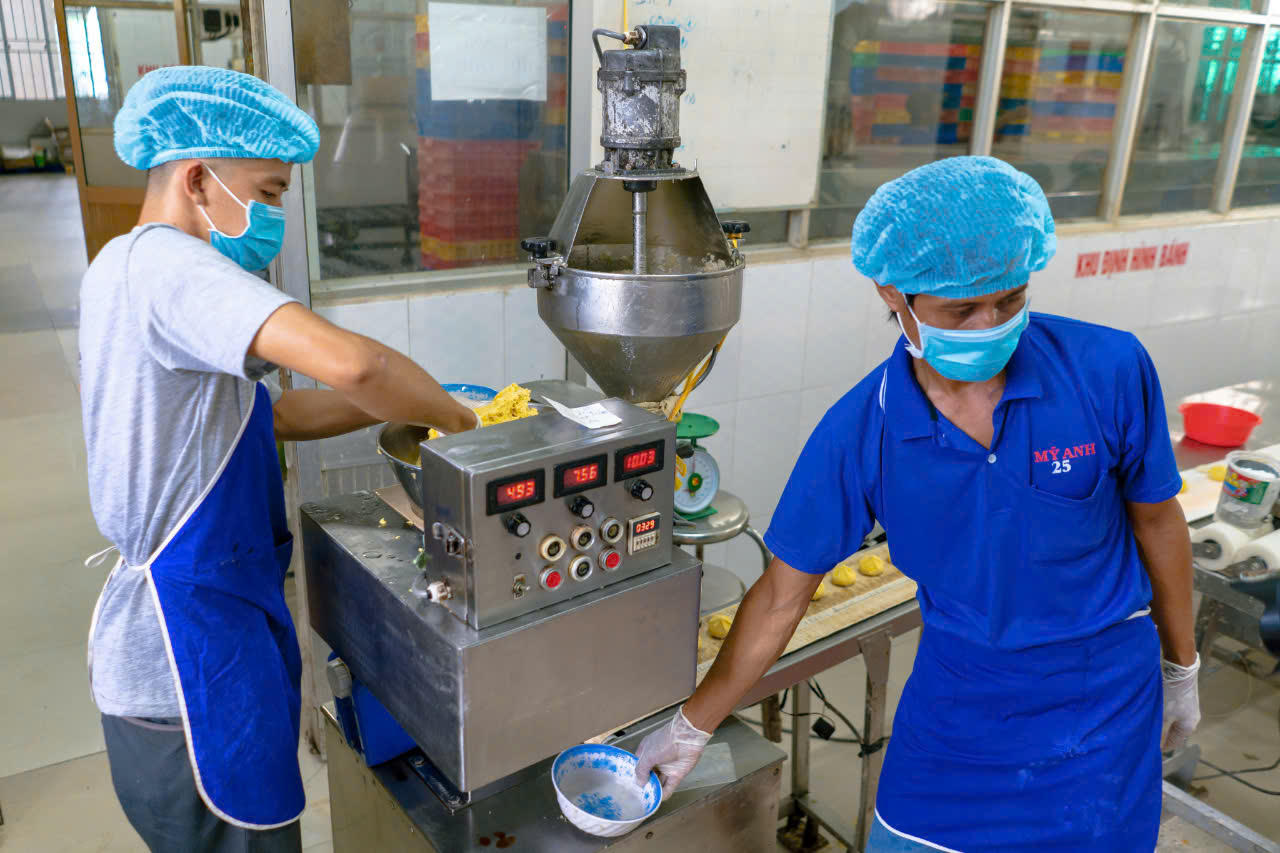 Bảo tồn, phát huy giá trị phi vật thể nghề làm bánh Pía Sóc Trăng