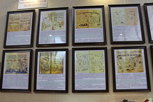 Người dân Thủ đô tận mắt chứng kiến tư liệu quý về Hoàng Sa, Trường Sa 