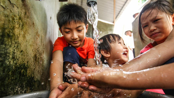 Cấp nước sạch đô thị: Giao cho doanh nghiệp, được hay mất?