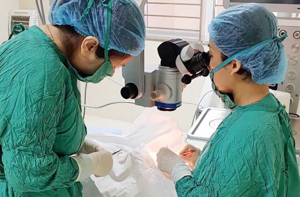 Bệnh viện Mắt Phú Thọ phẫu thuật gần 26.000 ca Phaco