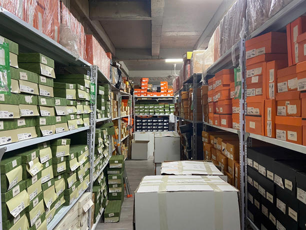 Tạm giữ hơn 9.000 sản phẩm hàng hóa có dấu hiệu giả mạo nhãn hiệu, không rõ nguồn gốc