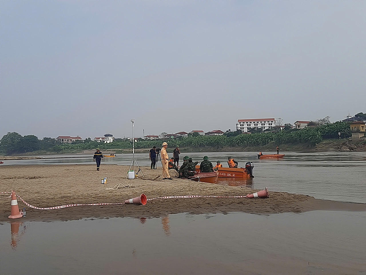 Đã tìm thấy 1 thi thể trong vụ 5 học sinh bị đuối nước ở Phú Thọ