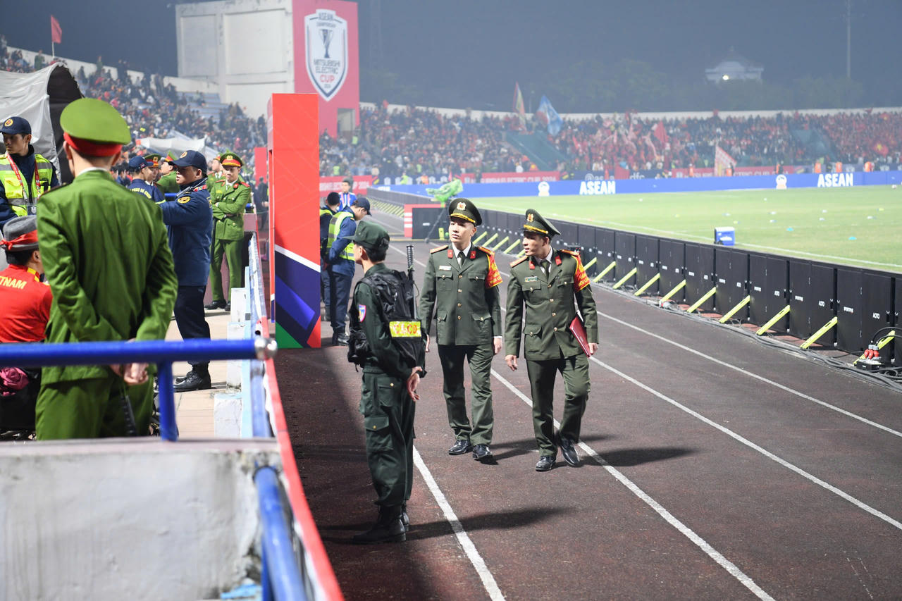 Gần 1000 nhân viên giữ an ninh trật tự cho trận chung kết AFF Cup 2024 Việt Nam - Thái Lan trên sân vận động Việt Trì