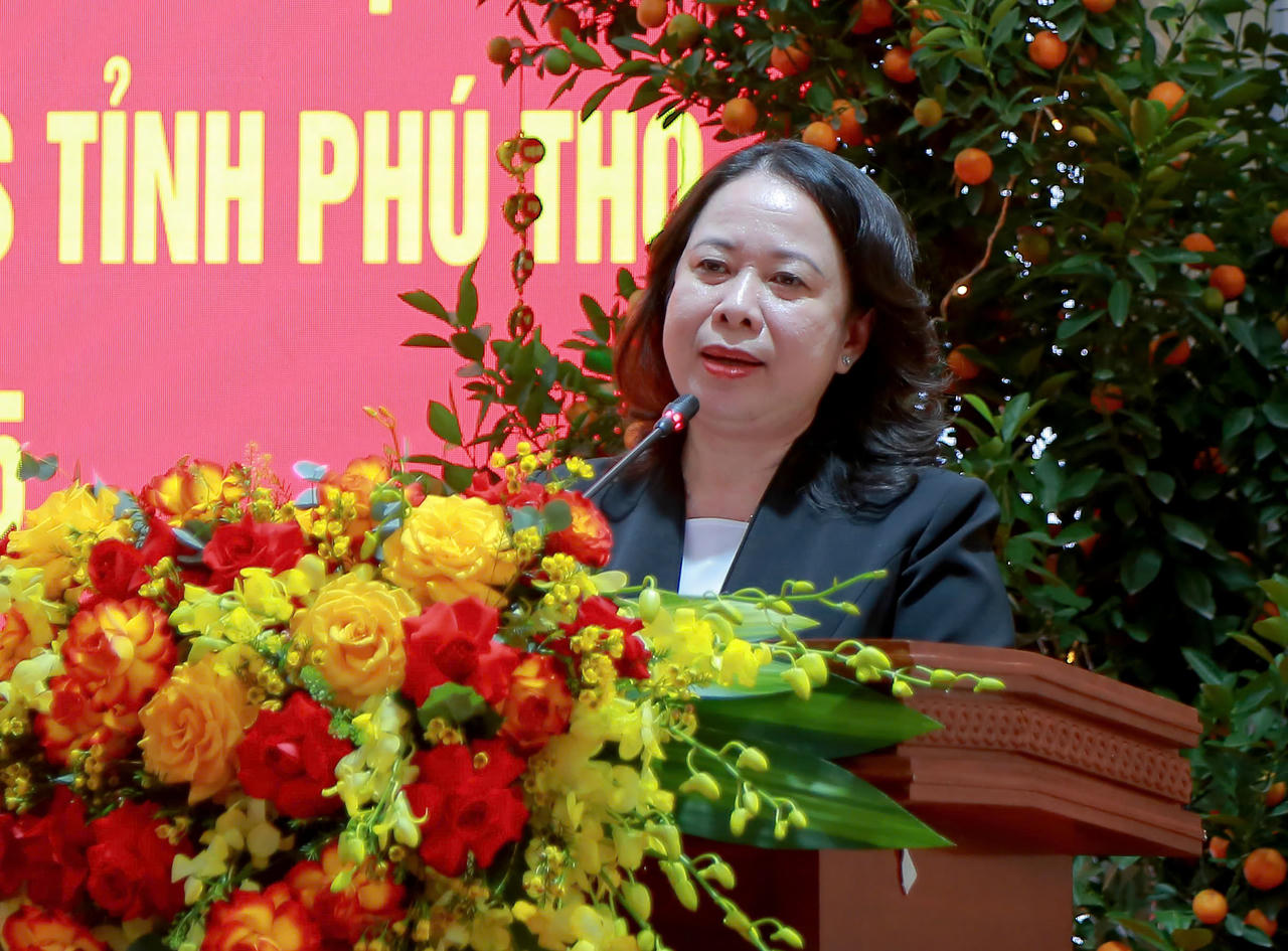 Phó Chủ tịch nước Võ Thị Ánh Xuân thăm, tặng quà tại tỉnh Phú Thọ 