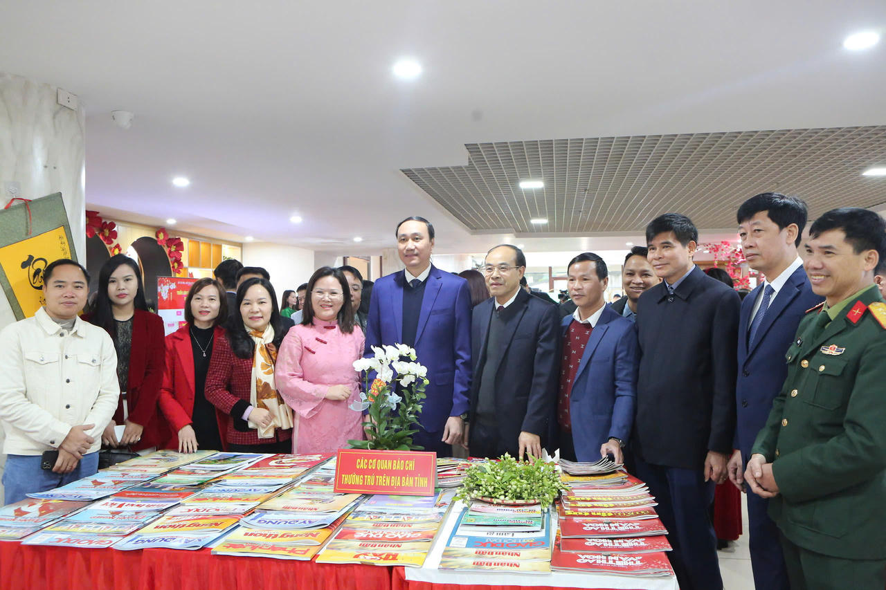 Phú Thọ: Khai mạc Hội báo Xuân Ất Tỵ 2025