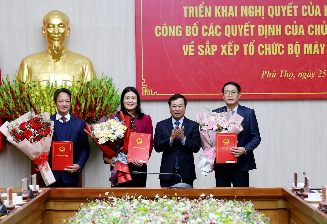 Phú Thọ: Trao quyết định bổ nhiệm cán bộ sau sắp xếp