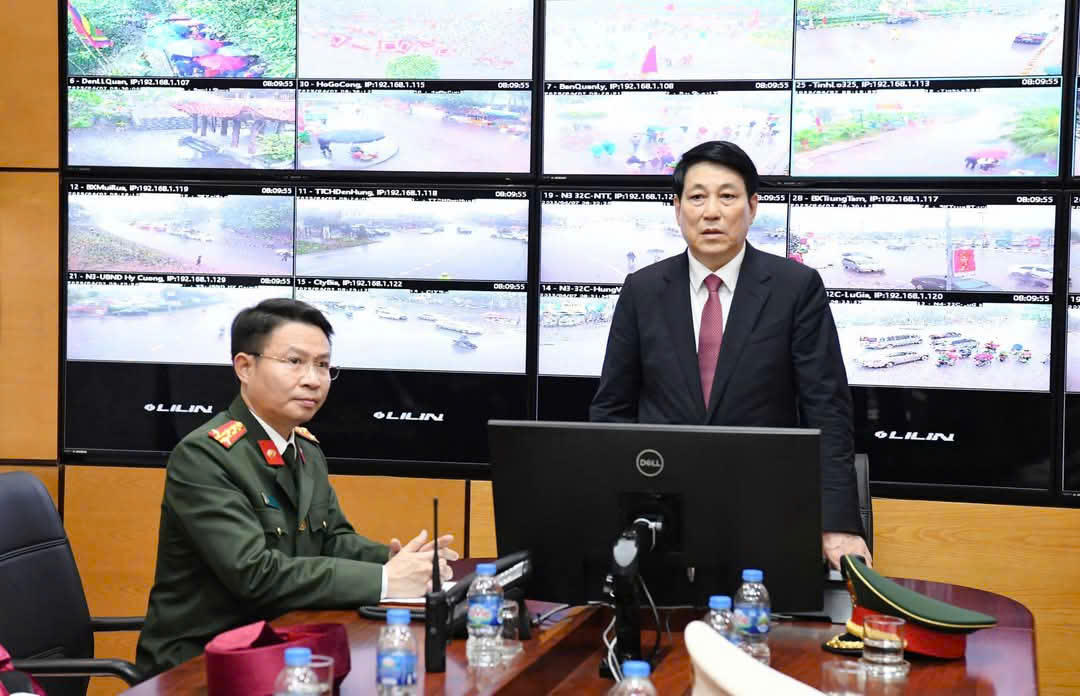 Chủ tịch nước Lương Cường thăm, động viên cán bộ chiến sỹ Công an làm nhiệm vụ tại Đền Hùng