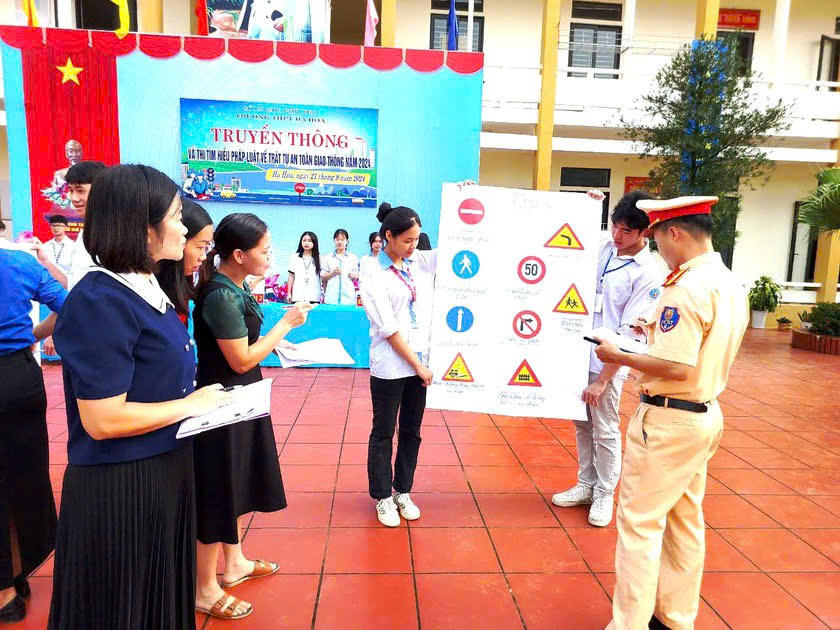 Phú Thọ: Tăng cường tuyên truyền, giáo dục pháp luật về bảo đảm an toàn giao thông trong trường học