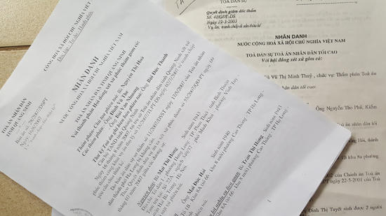 Bà lão 20 năm lang thang vì bị đuổi khỏi nhà… của mình