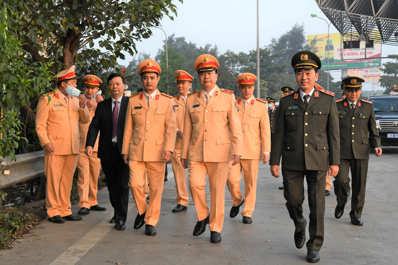 Thứ trưởng Trần Quốc Tỏ kiểm tra công tác bảo đảm TTATGT trên tuyến cao tốc Pháp Vân - Cầu Giẽ