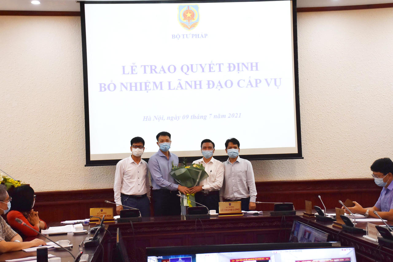 Bộ Tư pháp trao Quyết định bổ nhiệm lãnh đạo cấp Vụ