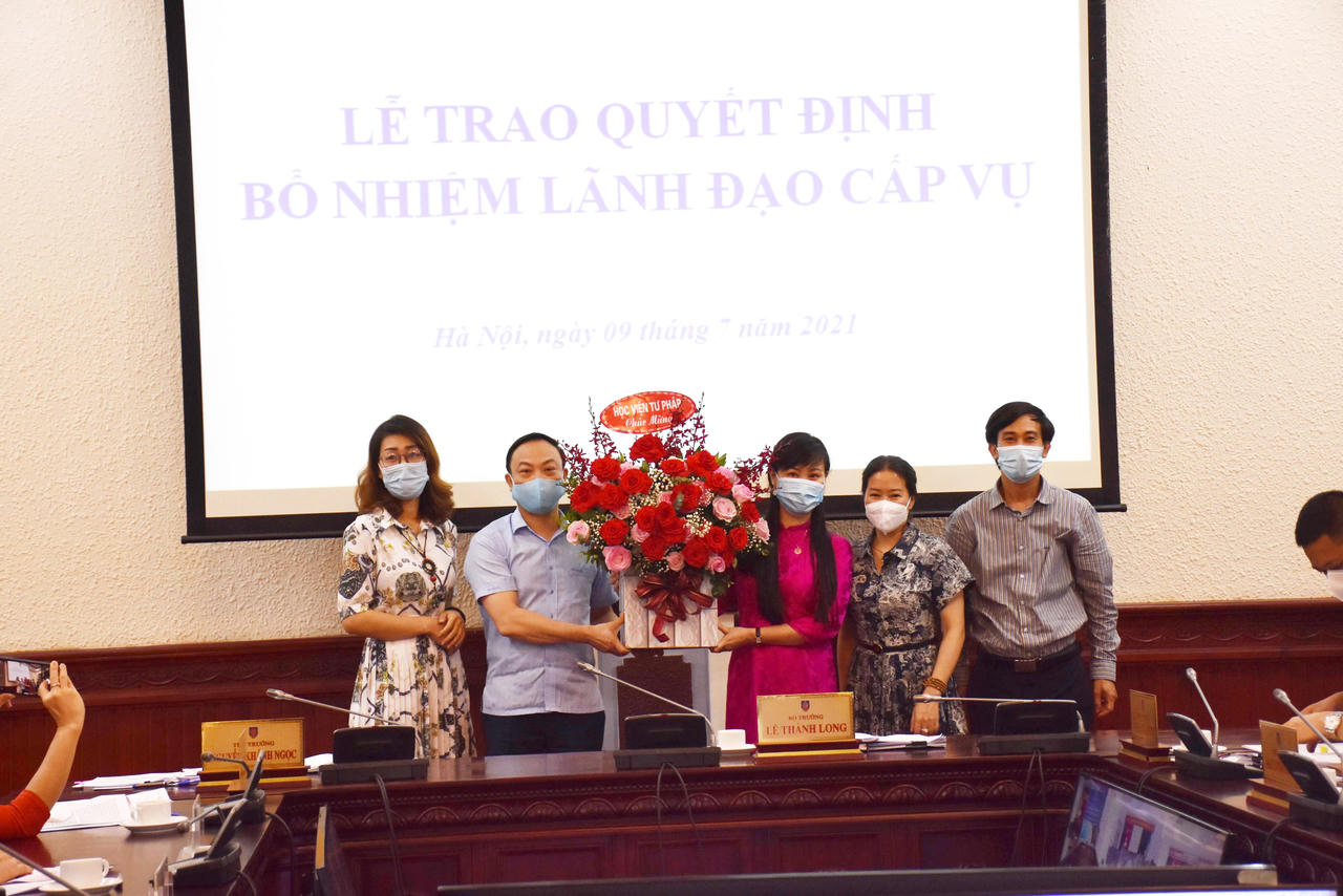 Bộ Tư pháp trao Quyết định bổ nhiệm lãnh đạo cấp Vụ