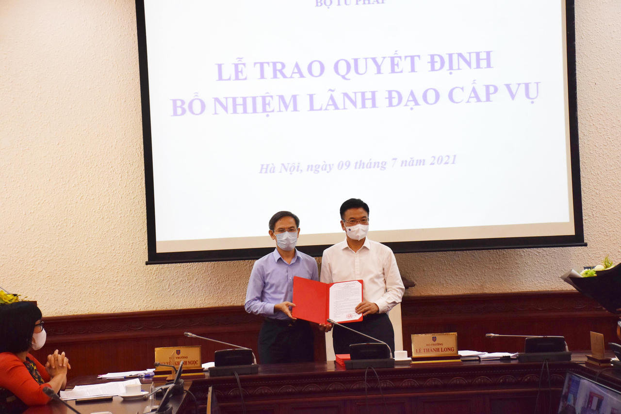 Bộ Tư pháp trao Quyết định bổ nhiệm lãnh đạo cấp Vụ