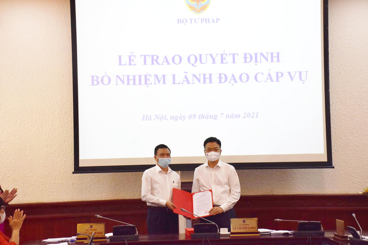 Bộ Tư pháp trao Quyết định bổ nhiệm lãnh đạo cấp Vụ