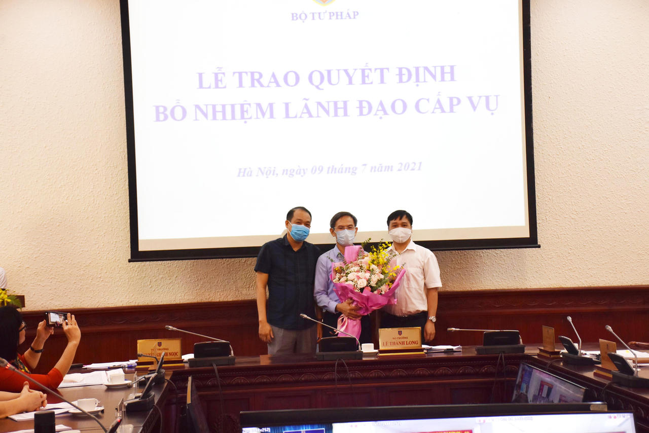 Bộ Tư pháp trao Quyết định bổ nhiệm lãnh đạo cấp Vụ