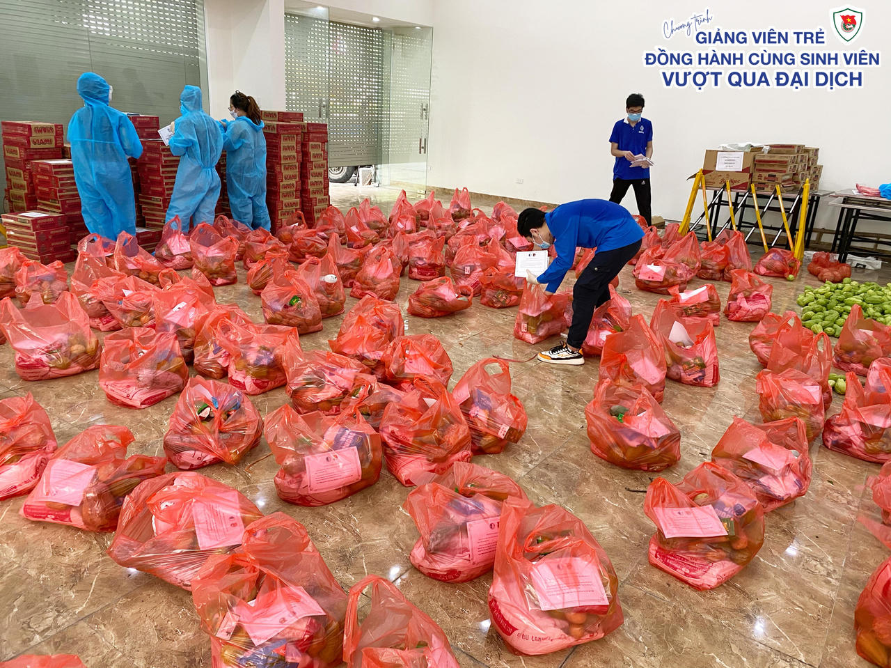 Đại học Luật Hà Nội chung tay đồng hành cùng sinh viên vượt qua đại dịch Covid-19