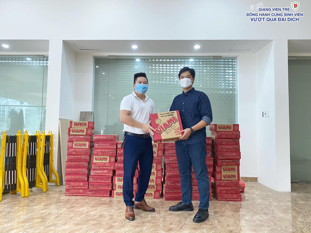 Đại học Luật Hà Nội chung tay đồng hành cùng sinh viên vượt qua đại dịch Covid-19