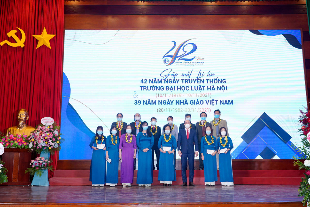 Tiếp tục xây dựng và phát triển Trường Đại học Luật Hà Nội ngày càng vững mạnh