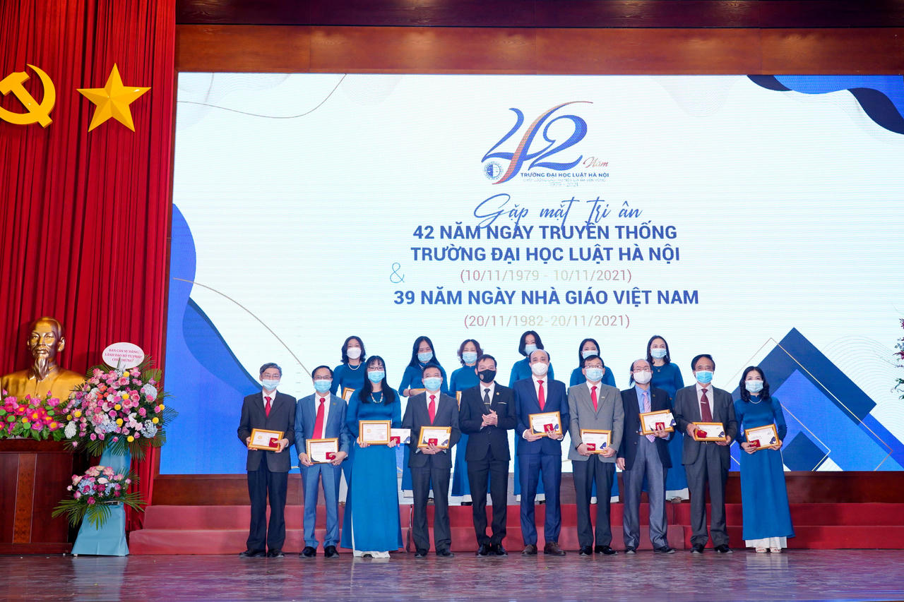 Tiếp tục xây dựng và phát triển Trường Đại học Luật Hà Nội ngày càng vững mạnh