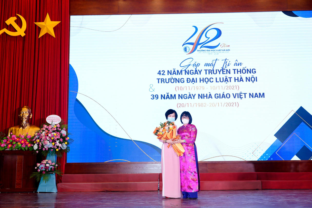 Tiếp tục xây dựng và phát triển Trường Đại học Luật Hà Nội ngày càng vững mạnh