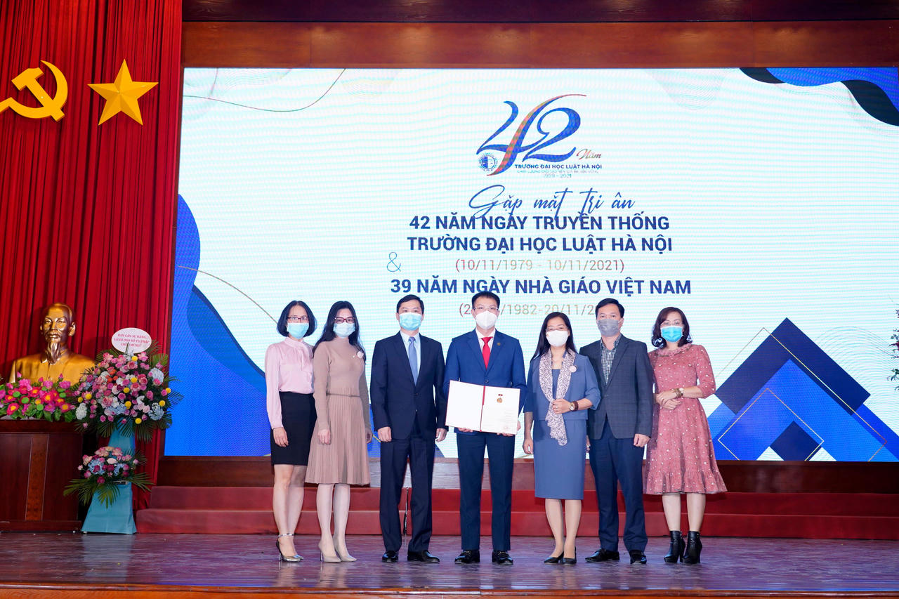 Tiếp tục xây dựng và phát triển Trường Đại học Luật Hà Nội ngày càng vững mạnh