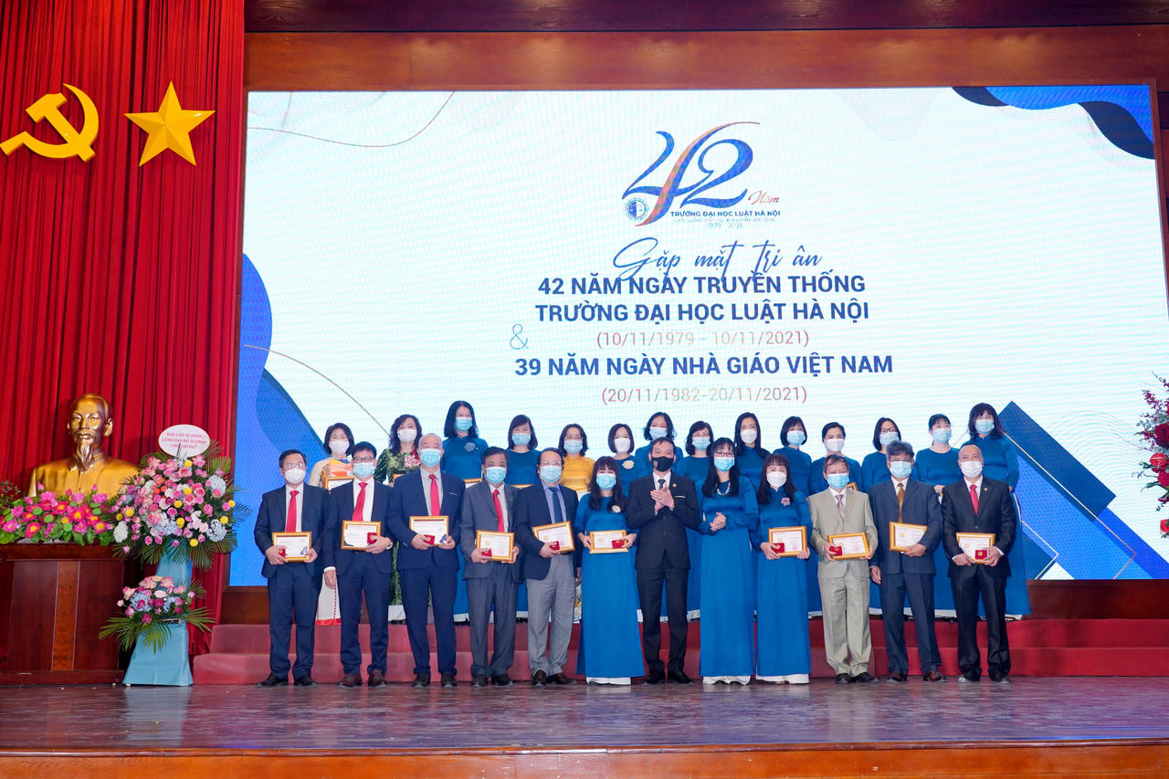 Tiếp tục xây dựng và phát triển Trường Đại học Luật Hà Nội ngày càng vững mạnh