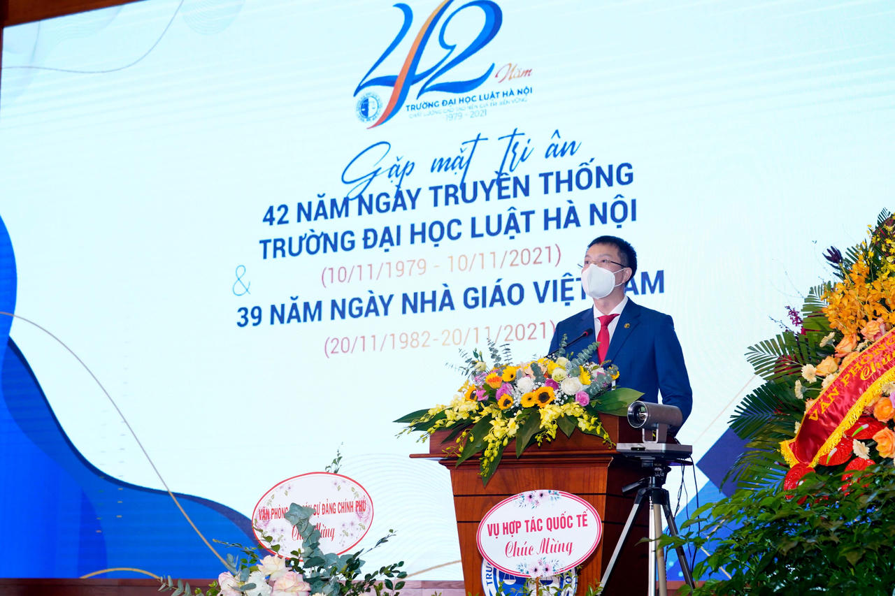 Tiếp tục xây dựng và phát triển Trường Đại học Luật Hà Nội ngày càng vững mạnh