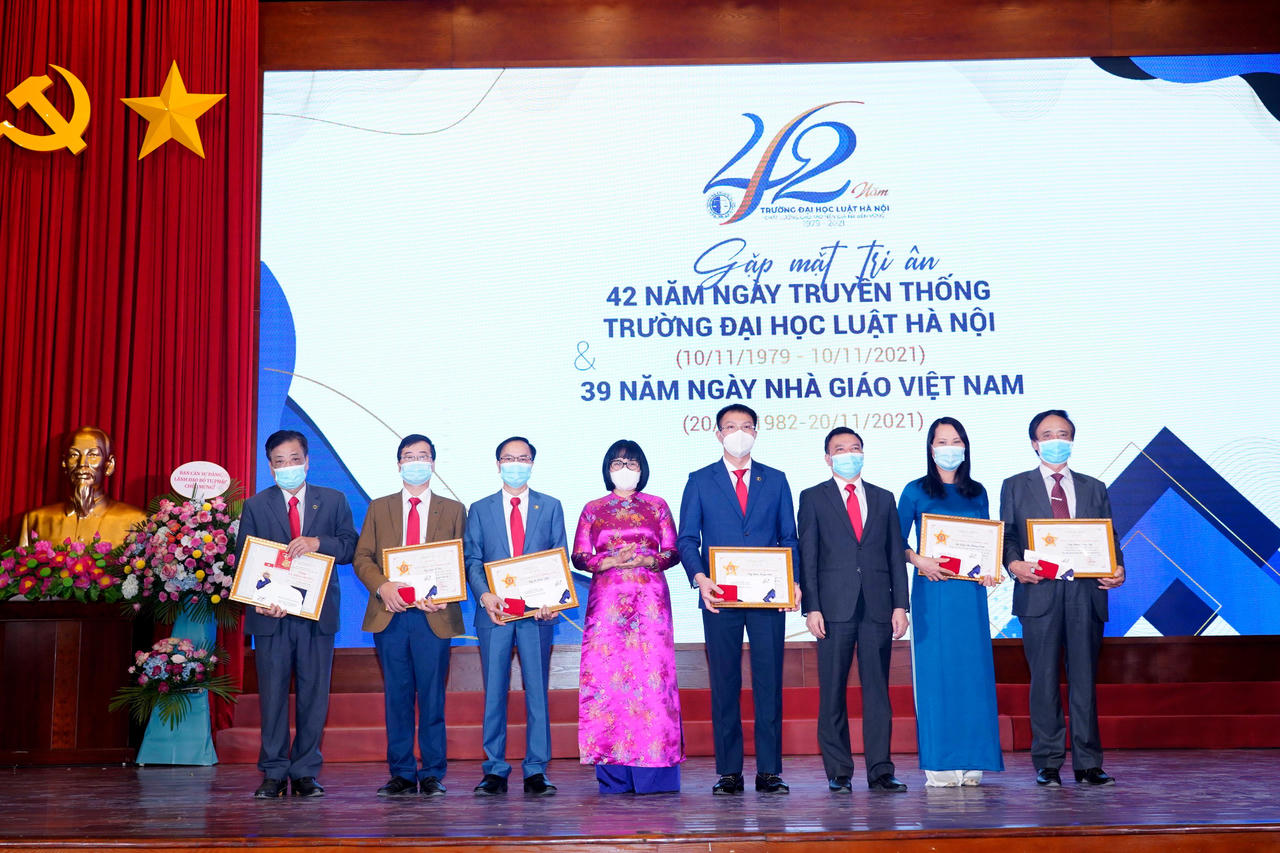 Tiếp tục xây dựng và phát triển Trường Đại học Luật Hà Nội ngày càng vững mạnh