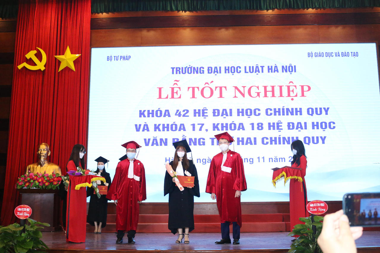 Trường Đại học Luật Hà Nội tổ chức lễ bế giảng cho sinh viên hệ Đại học chính quy