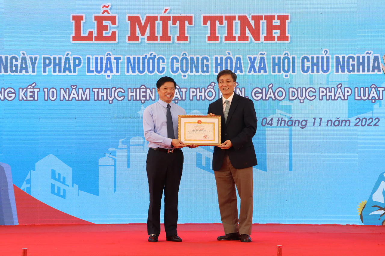 Mít tinh hưởng ứng Ngày Pháp luật Việt Nam tại Bắc Ninh