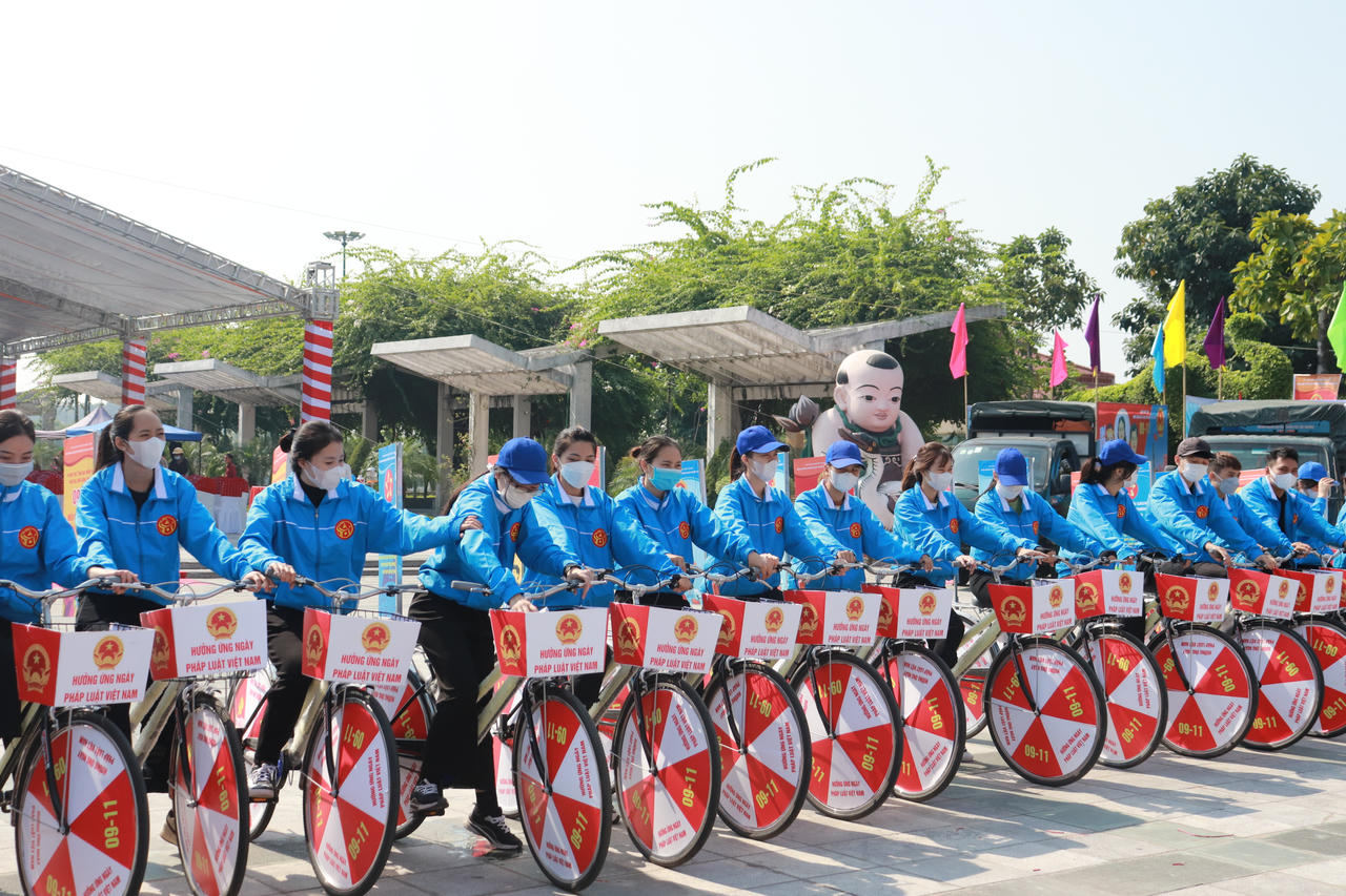 Mít tinh hưởng ứng Ngày Pháp luật Việt Nam tại Bắc Ninh