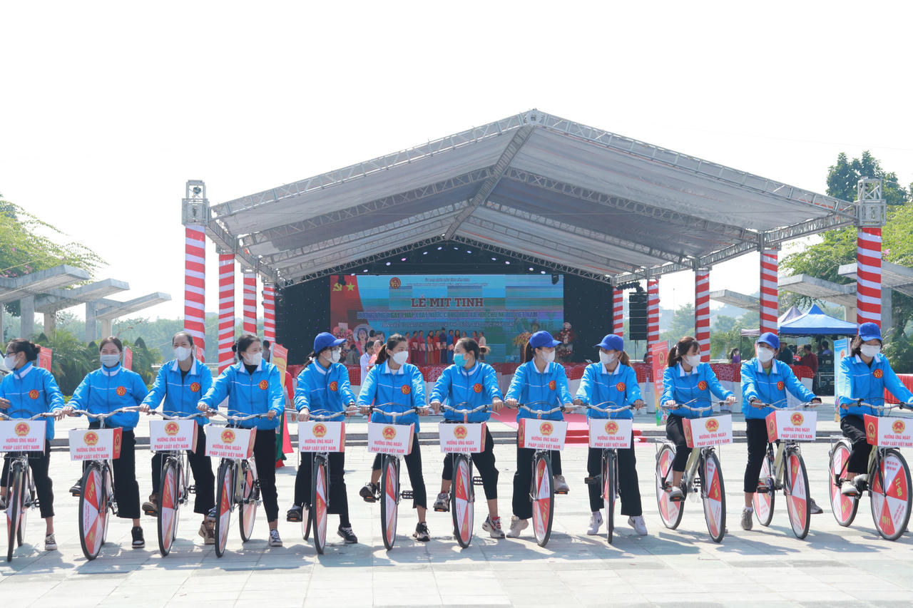 Mít tinh hưởng ứng Ngày Pháp luật Việt Nam tại Bắc Ninh