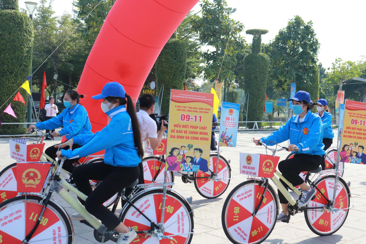 Mít tinh hưởng ứng Ngày Pháp luật Việt Nam tại Bắc Ninh