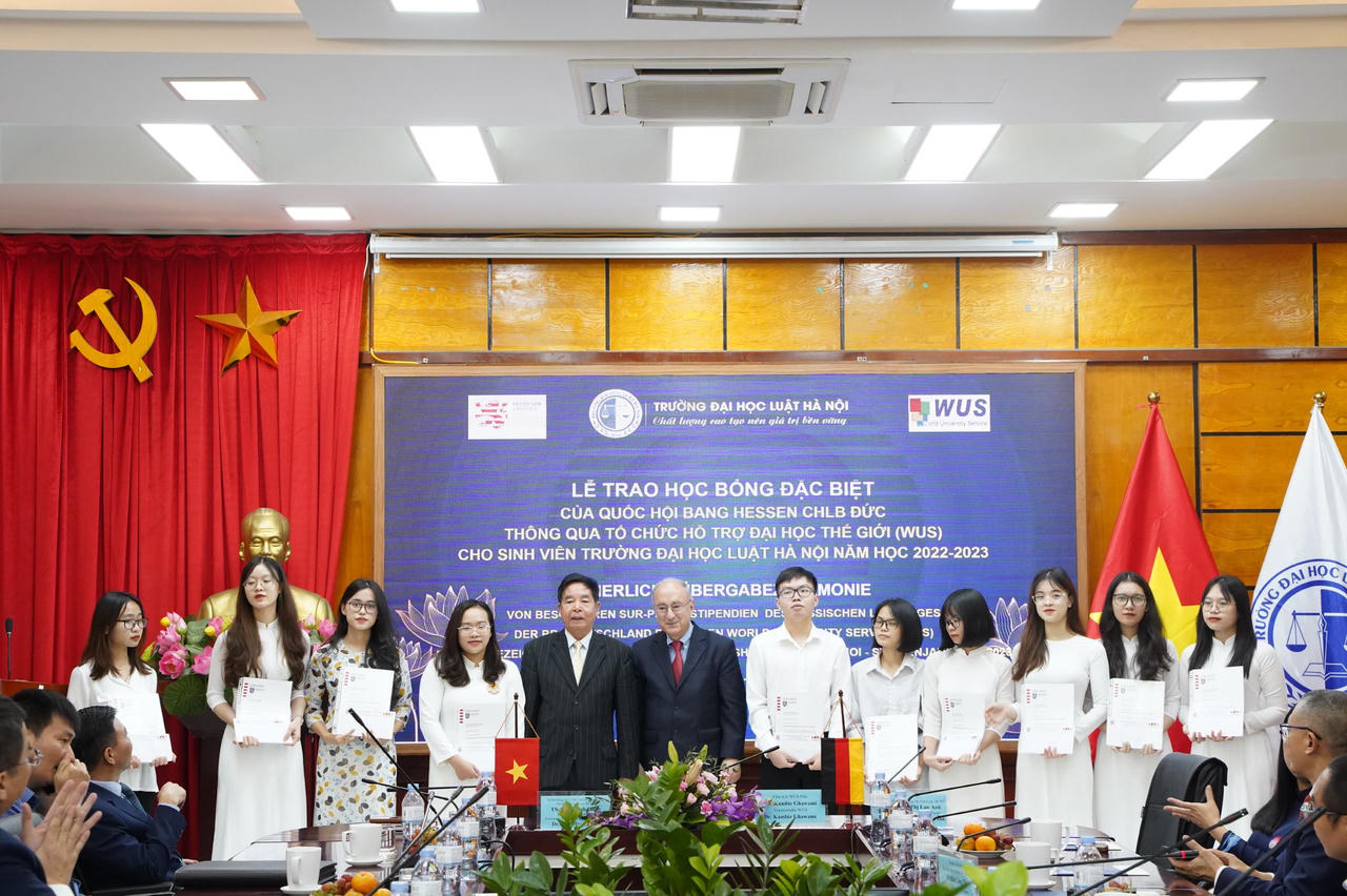 Trao học bổng đặc biệt của Đức cho sinh viên Trường Đại học Luật Hà Nội