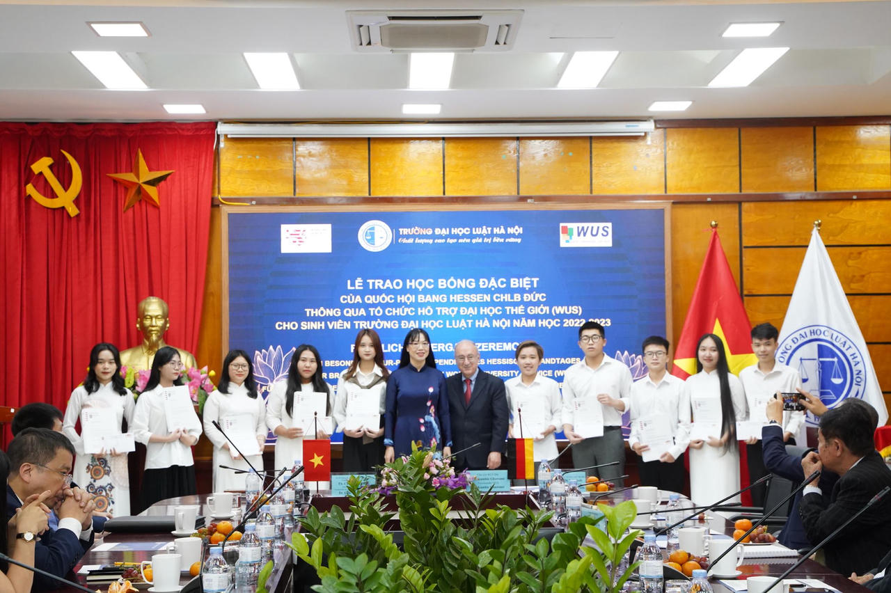 Trao học bổng đặc biệt của Đức cho sinh viên Trường Đại học Luật Hà Nội